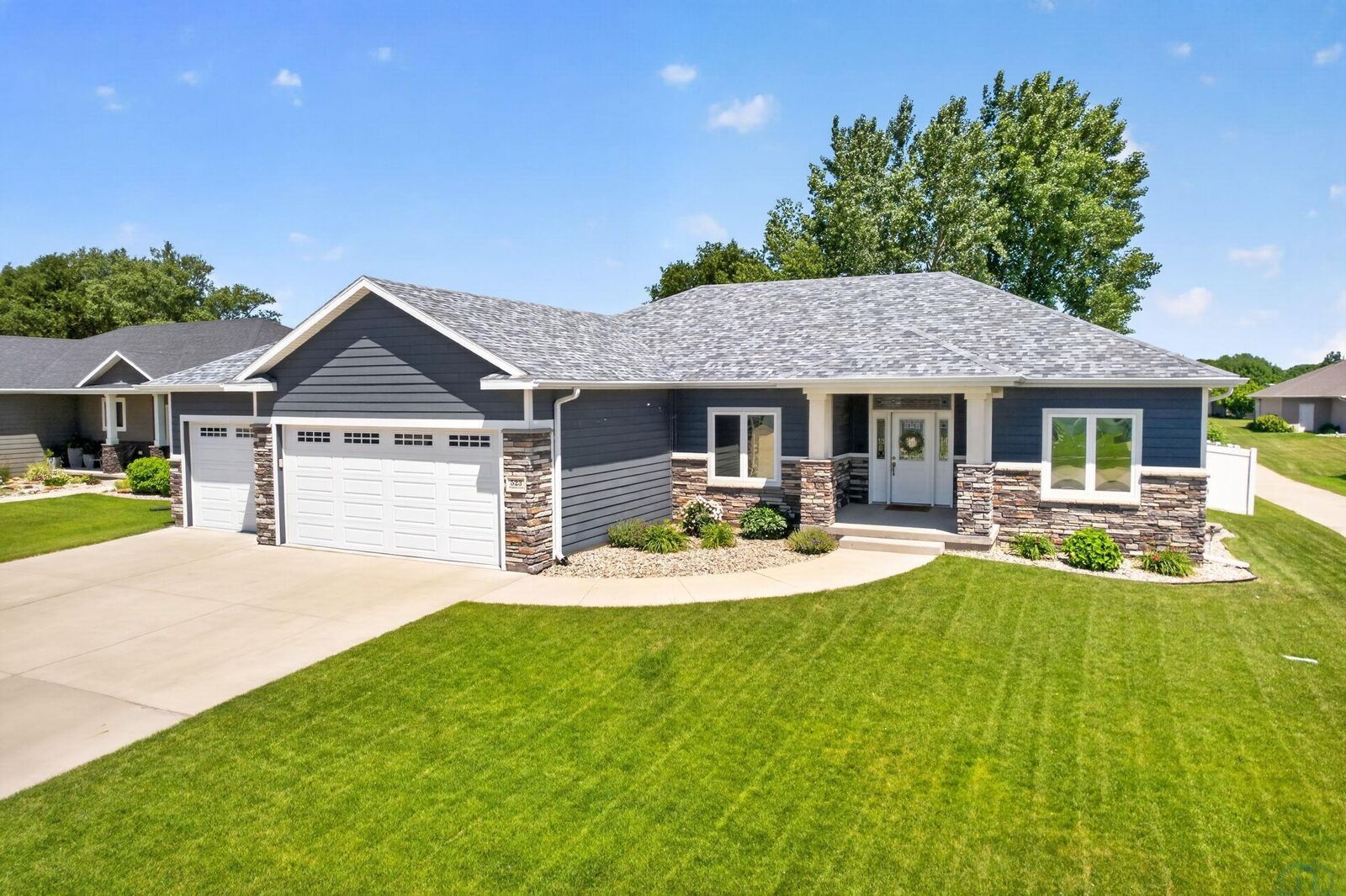 Property Photo: 523 Kingston Circle IA 51054
