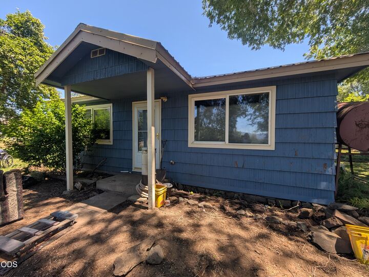Property Photo:  37419 Modoc Point Road  OR 97624 