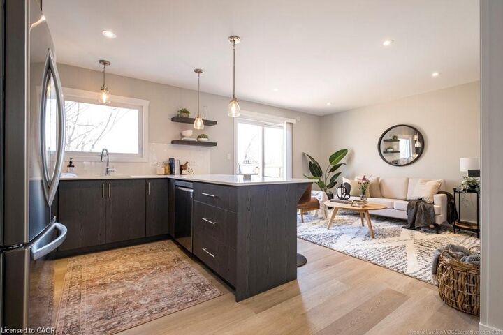 Property Photo:  225 East 24th Street B  ON L8V 2Y5 