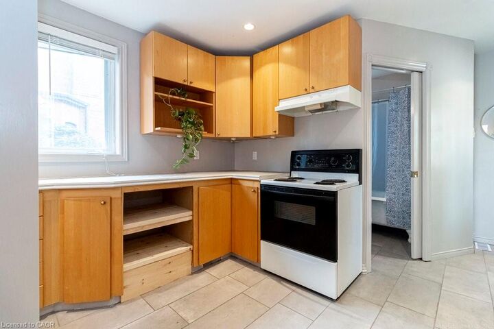Property Photo:  270 Queen Street S  ON L8P 3T3 