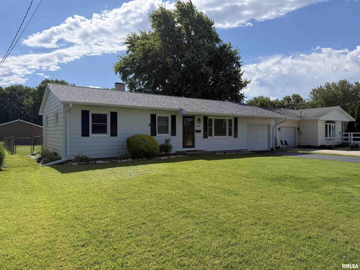 Property Photo:  903 Harrison Street  IL 61401 