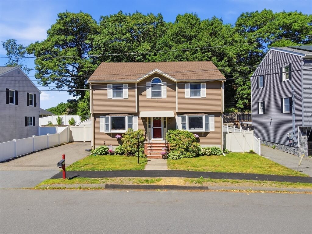 Property Photo:  137 Maplewood Rd  MA 01904 