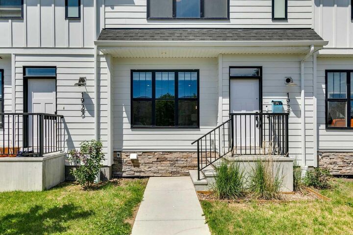 Property Photo:  1927 42 Street NW  AB T3B 5H1 