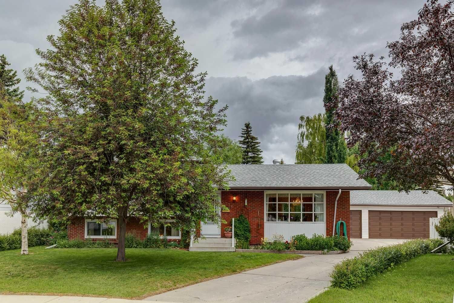 Property Photo: 5036 Vallance Crescent NW AB T3A 0T6