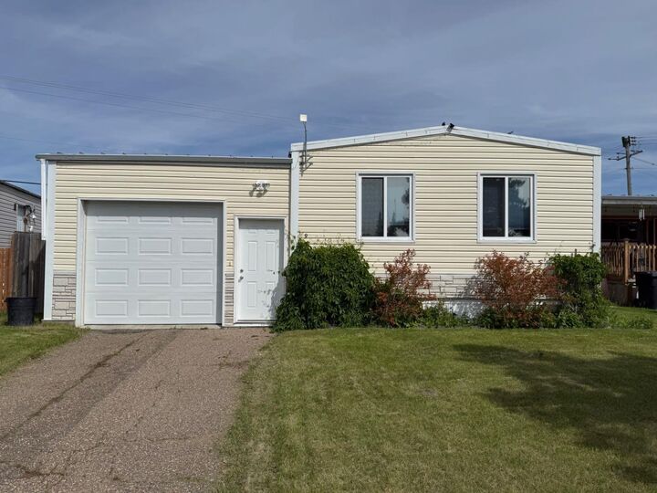 Property Photo:  5308 57 Street 9  AB T9V 2A3 