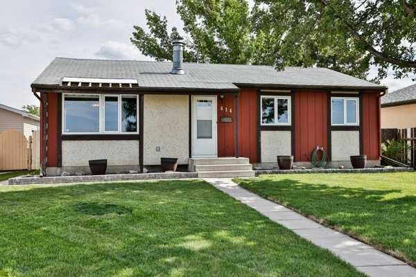 Property Photo: 414 12 Avenue N AB T1H 1P3