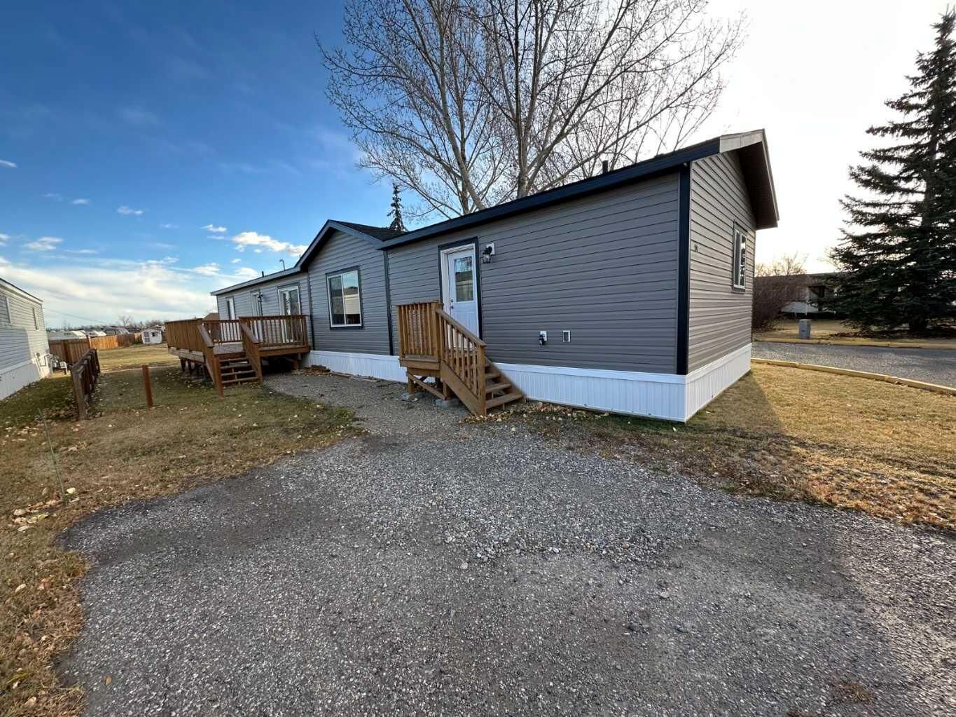 Property Photo:  24 Homestead Way SE  AB T1V 1J7 