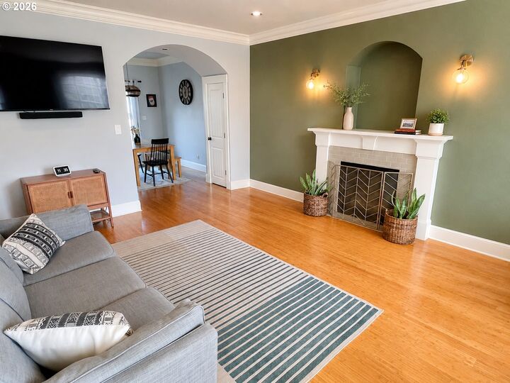 Property Photo: 725 N Buffalo St OR 97217
