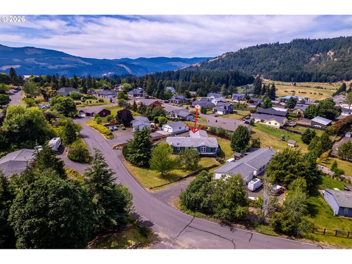 Property Photo:  541 Cochran Ln  WA 98672 