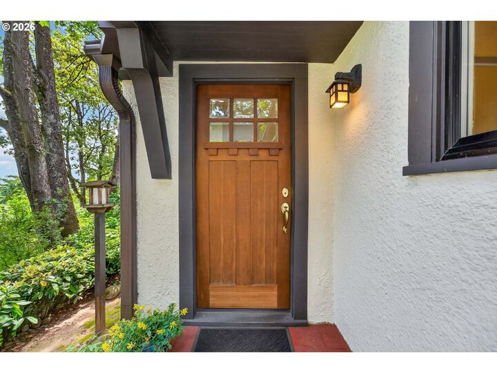 Property Photo: 329 SE Gilham Ave OR 97215