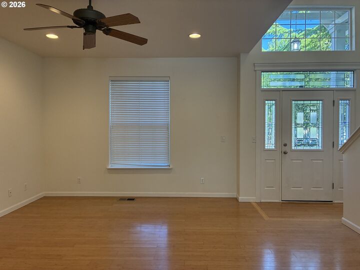Property Photo:  556 North View Dr  OR 97495 