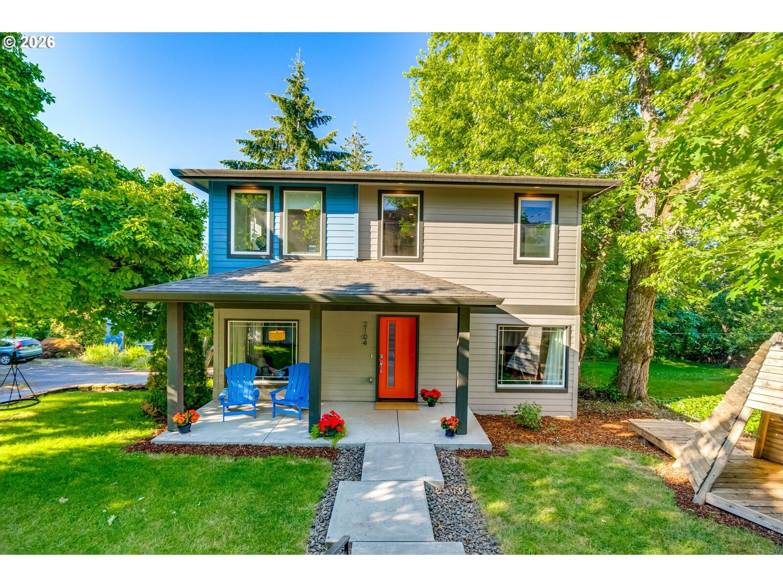 Property Photo: 2104 SW Iowa St OR 97239