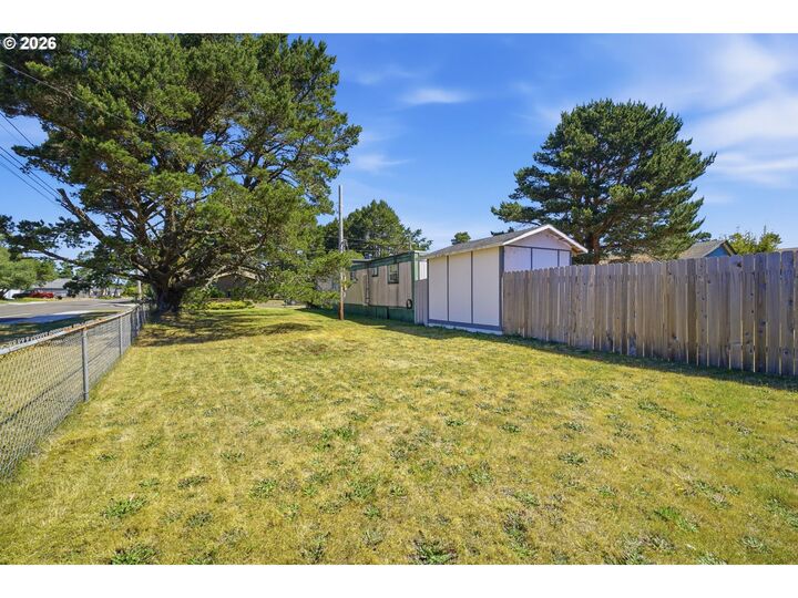 Property Photo: 1612 34th St OR 97439