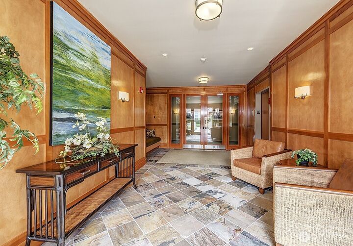 Property Photo:  61  Pine Street 105  WA 98020 