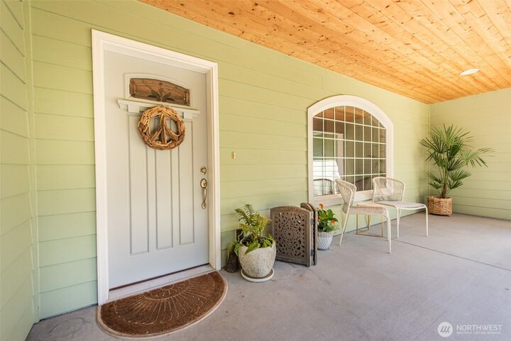 Property Photo:  142  Charles Way  WA 98382 