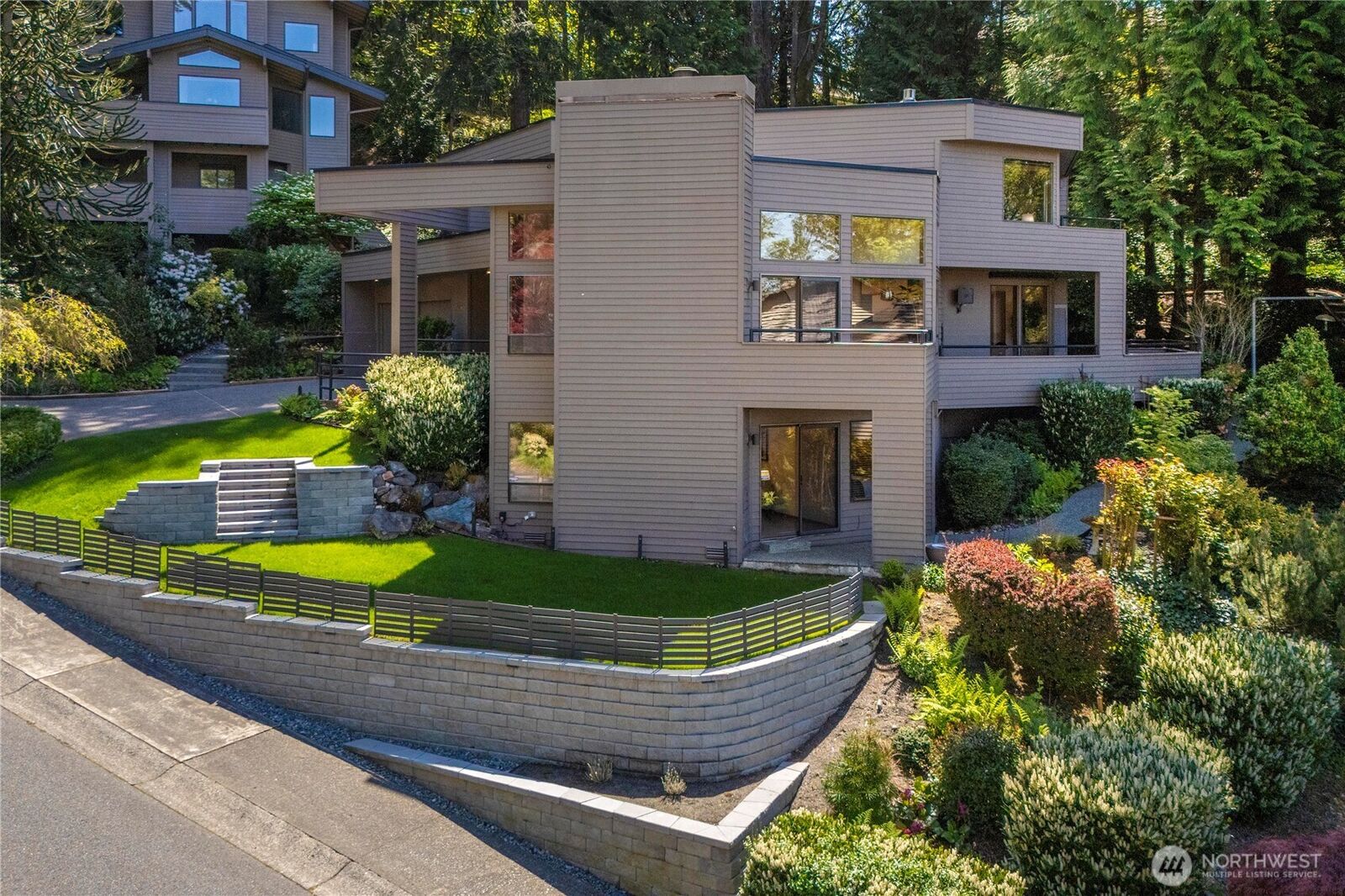 Property Photo:  13707 SE 51st Place  WA 98006 