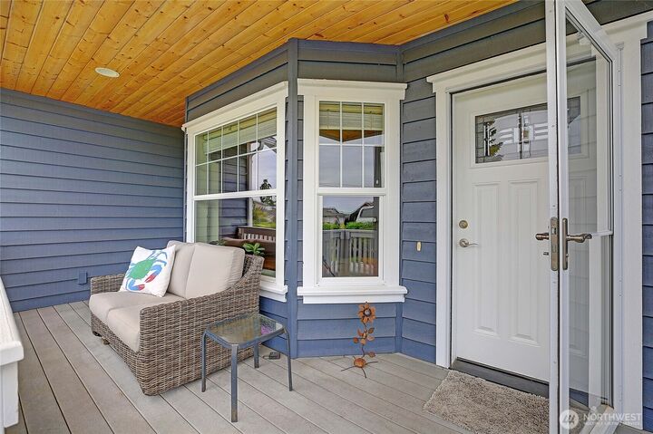 Property Photo:  1612  Country Club Drive  WA 98282 