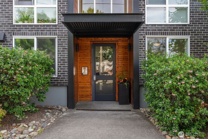 Property Photo: 2901 S Jackson Street 304 WA 98116