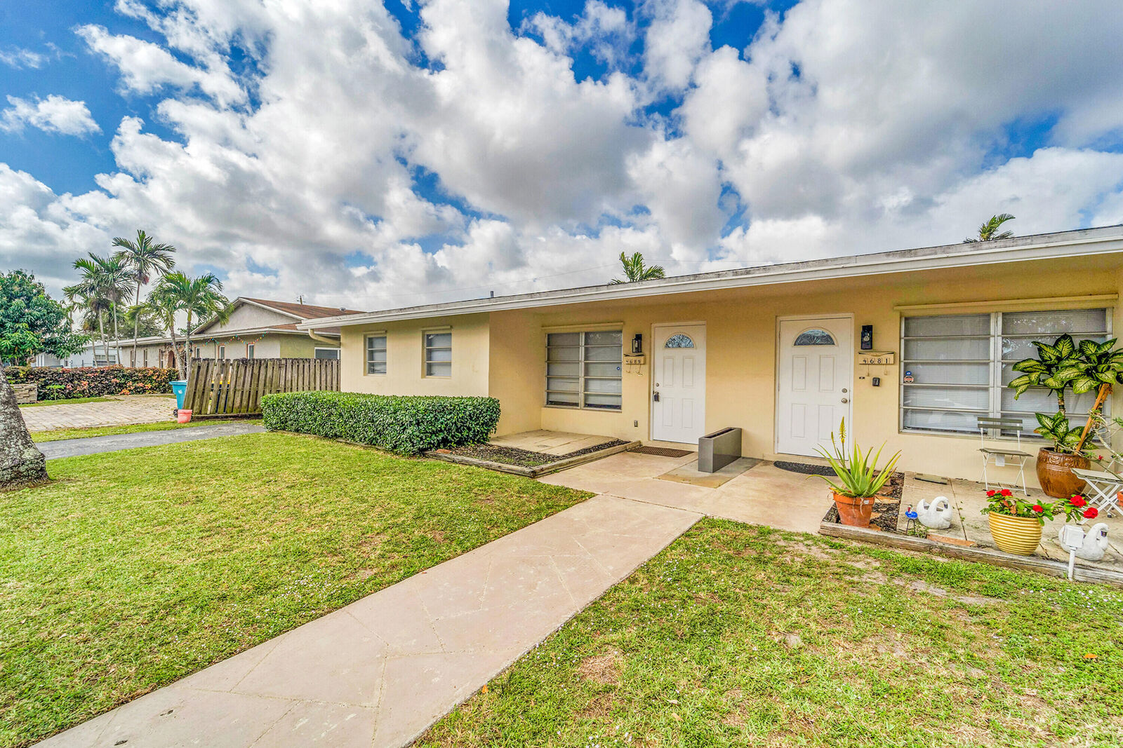 Property Photo: 4681 SW 43rd Terrace 2 FL 33314