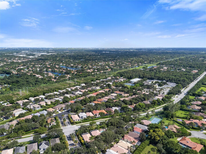 Property Photo: 7400 NW 70th Avenue FL 33067