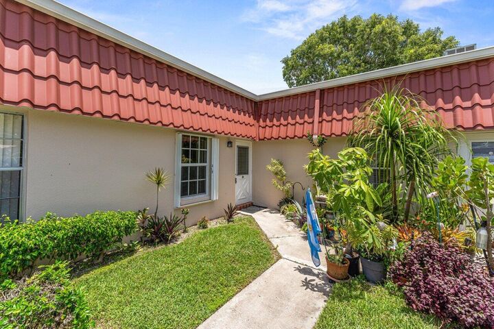 Property Photo: 713 Nantucket Circle B FL 33467