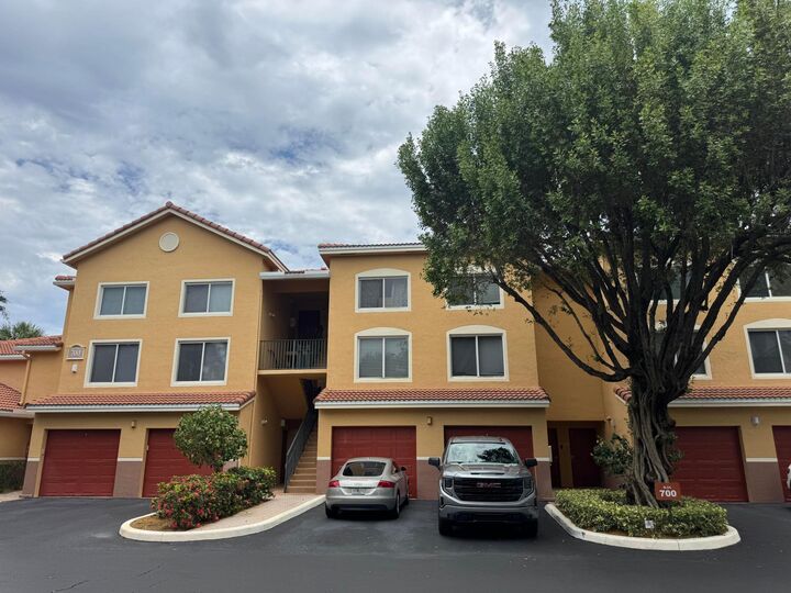 Property Photo: 700 Scotia Drive 103 FL 33462