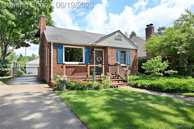 Property Photo:  618 W Houstonia Avenue  MI 48073 