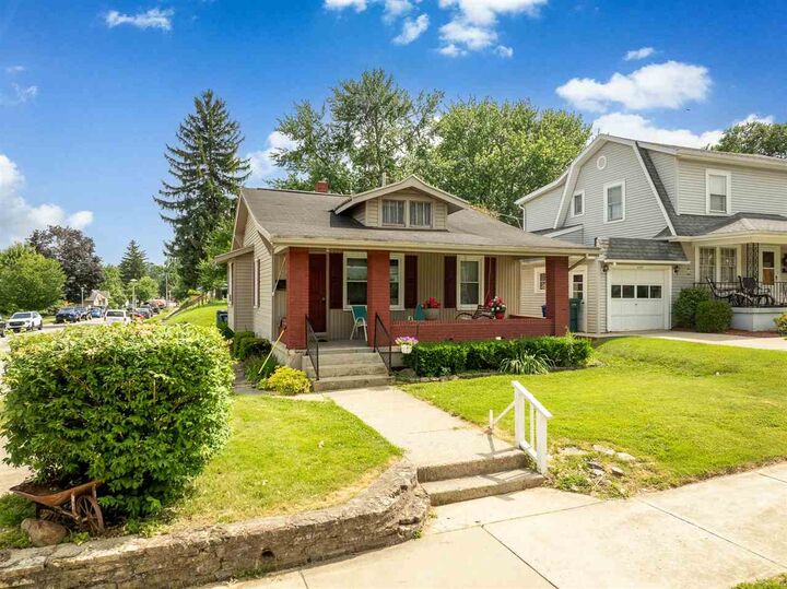 Property Photo:  601 Peacock Road  IN 47374 