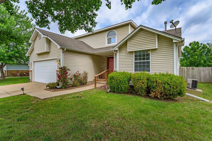 Property Photo:  8914 E Cessna St  KS 67210-2400 