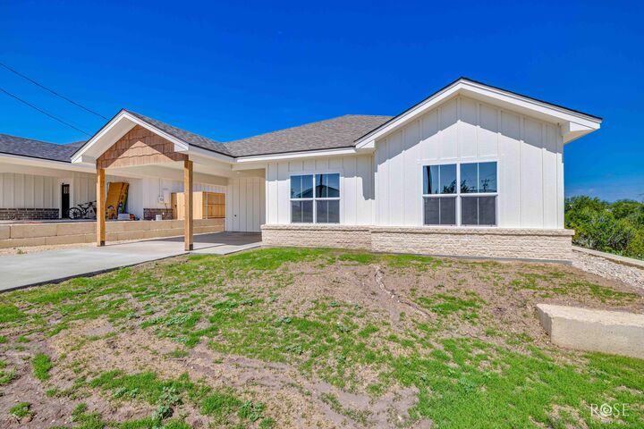 Property Photo:  305 N First Street  TX 76941 