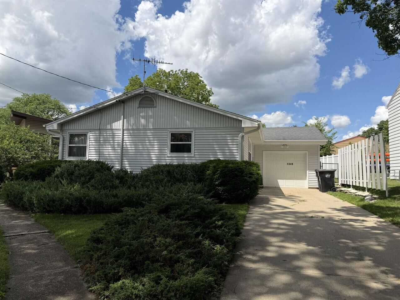 Property Photo: 1348 Lincoln Court WI 53511