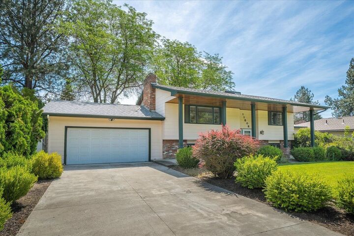 Property Photo: 11808 N Madison St WA 99218