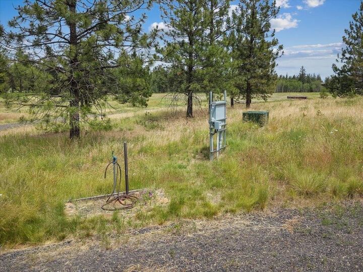 Property Photo: 14933 W Burnett Rd WA 99026