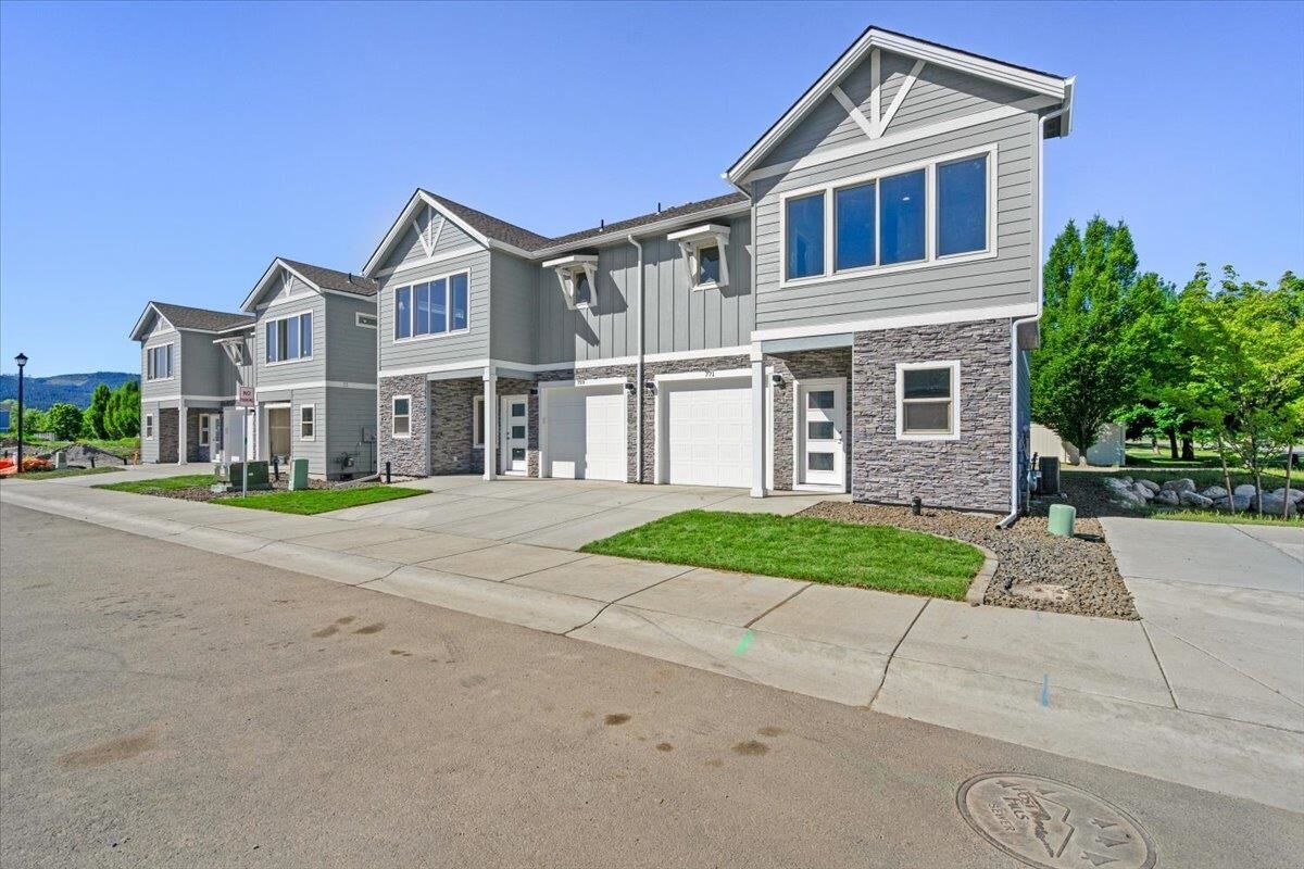 Property Photo:  