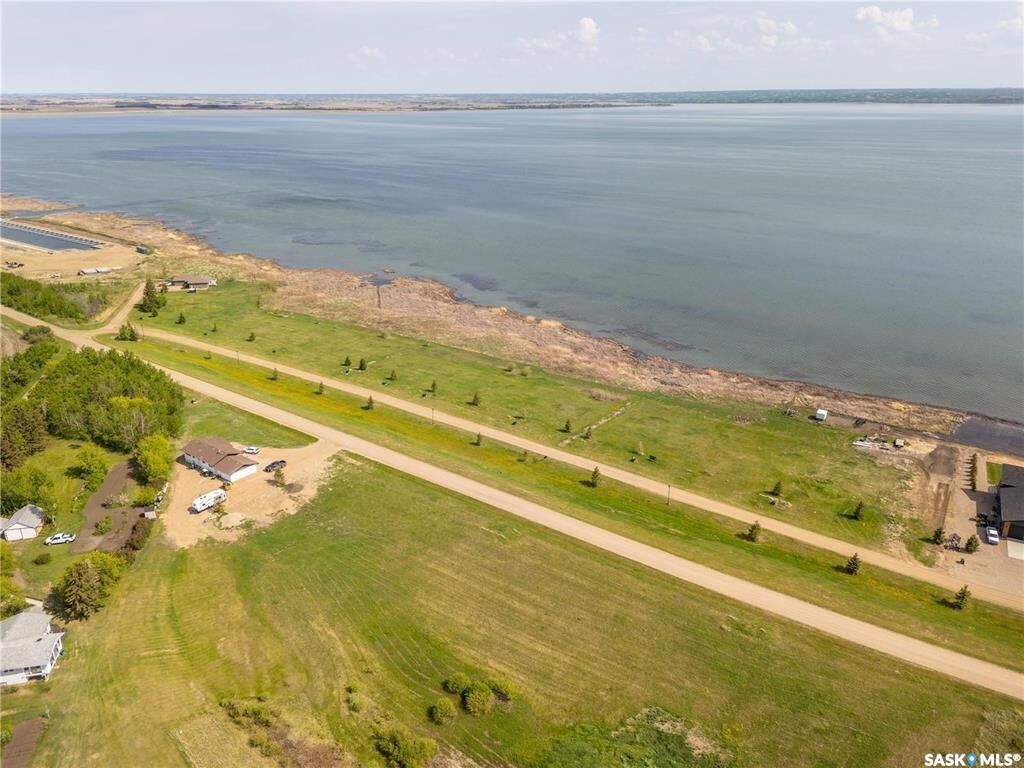 Property Photo:  850 Lakeshore Drive  SK S0M 1X0 