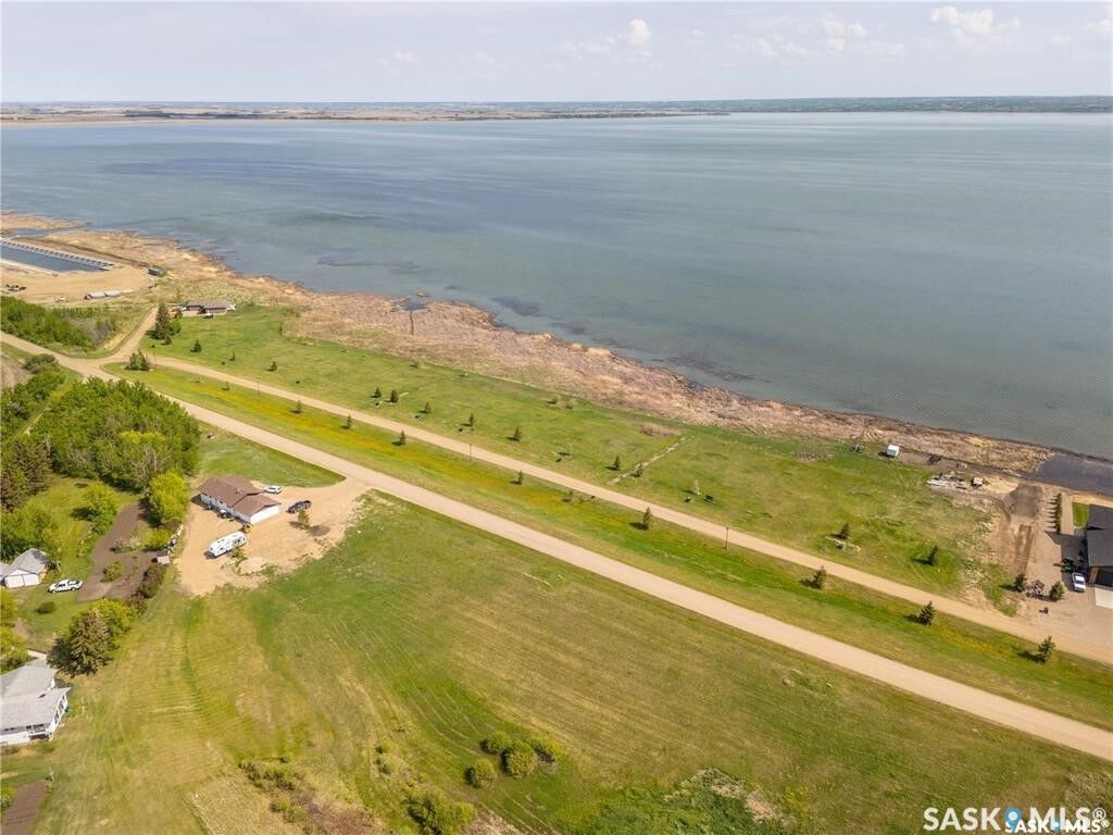 Property Photo: 850 Lakeshore Drive SK S0M 1X0