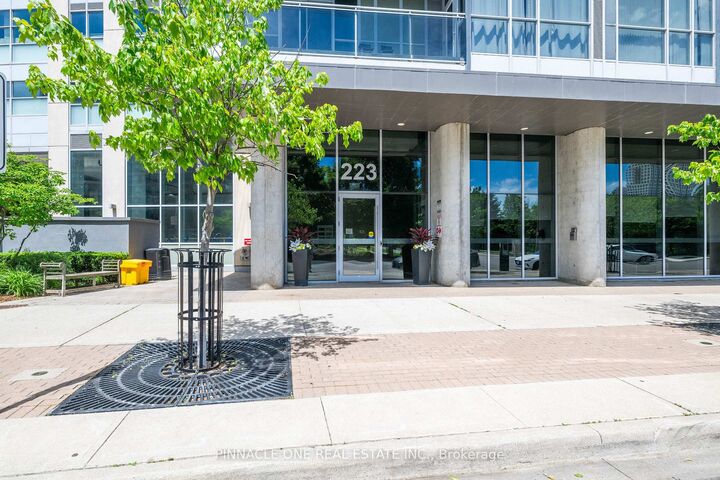 Property Photo: 223 Webb Drive 1712 ON L5B 0E8