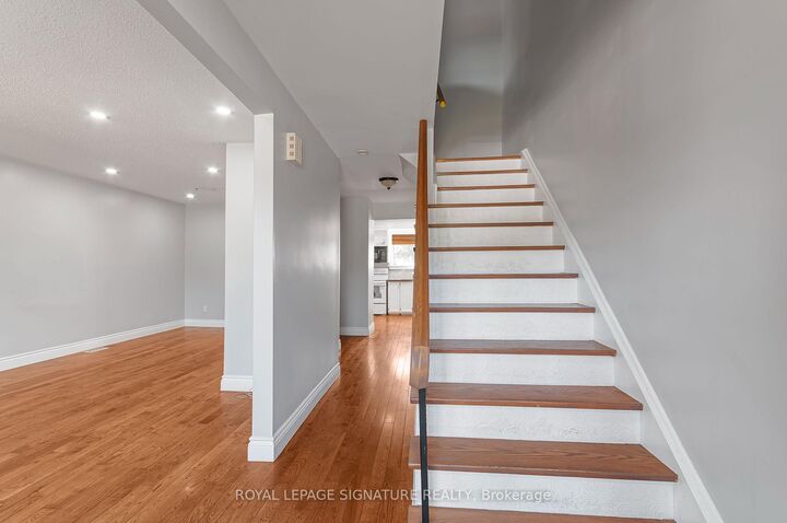 27 Daphne Crescent — photo 1