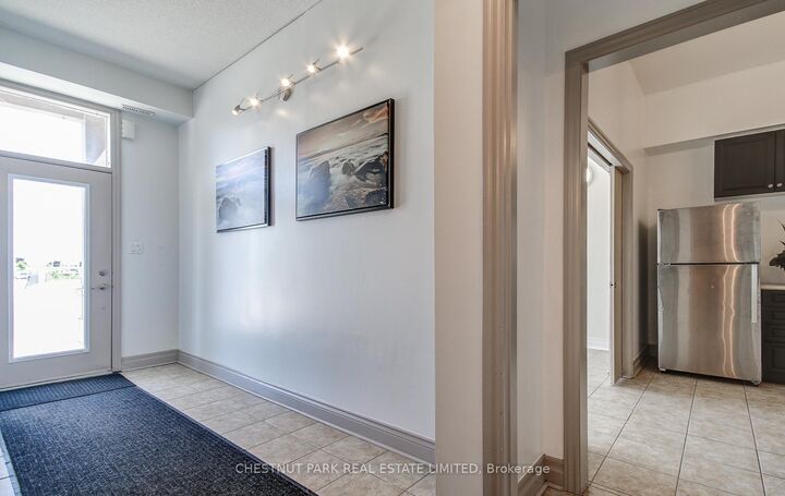 Property Photo: 885 Lakeshore Road E 5 ON L5E 1E2