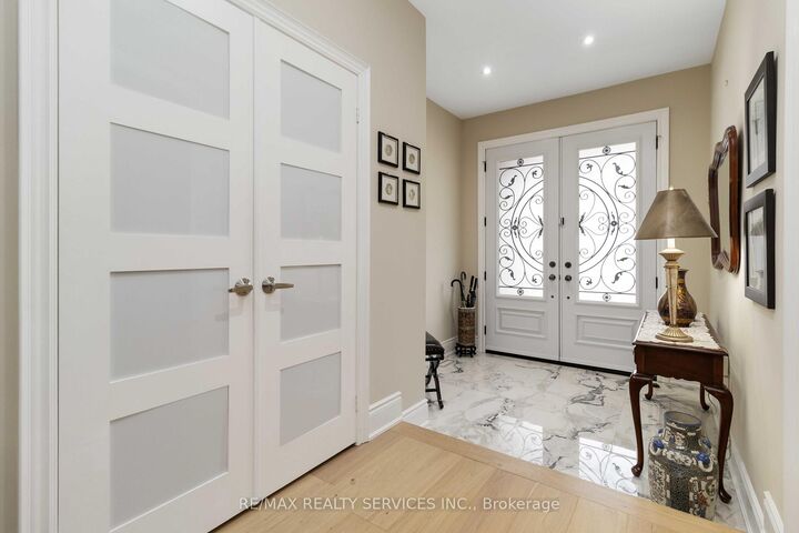Property Photo: 15 Valleystream Circle ON L6P 2E2
