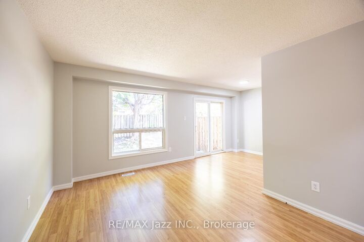 Property Photo: 10 Bassett Boulevard 14 ON L1N 9C4
