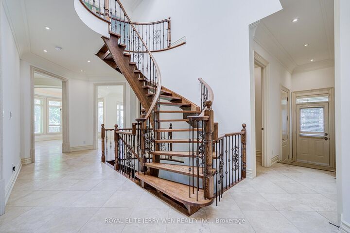 Property Photo: 330 Hillcrest Avenue ON M2N 3P6