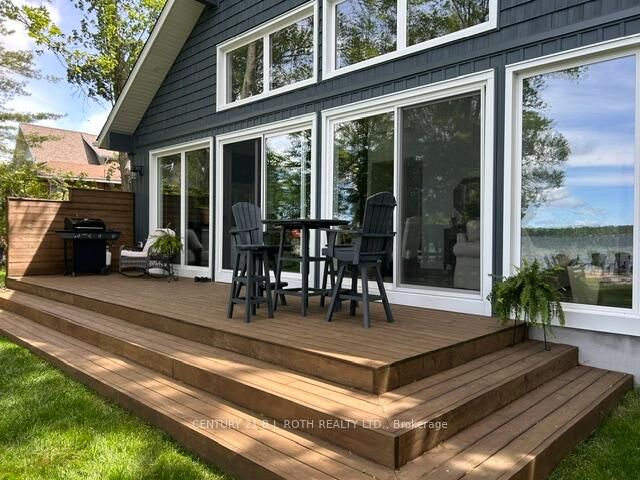 Property Photo: 7426 Island View Street ON L0K 2B0
