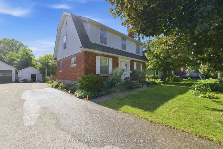 416 Tweedsmuir Avenue — photo 1