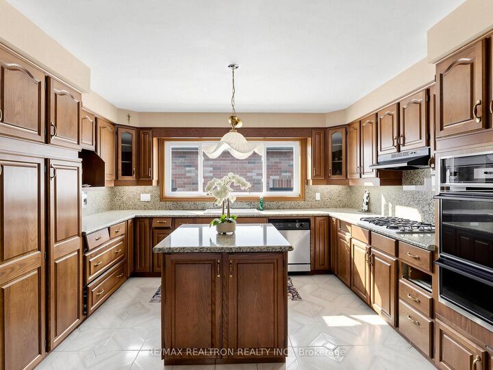 179 Douglas Road — photo 1