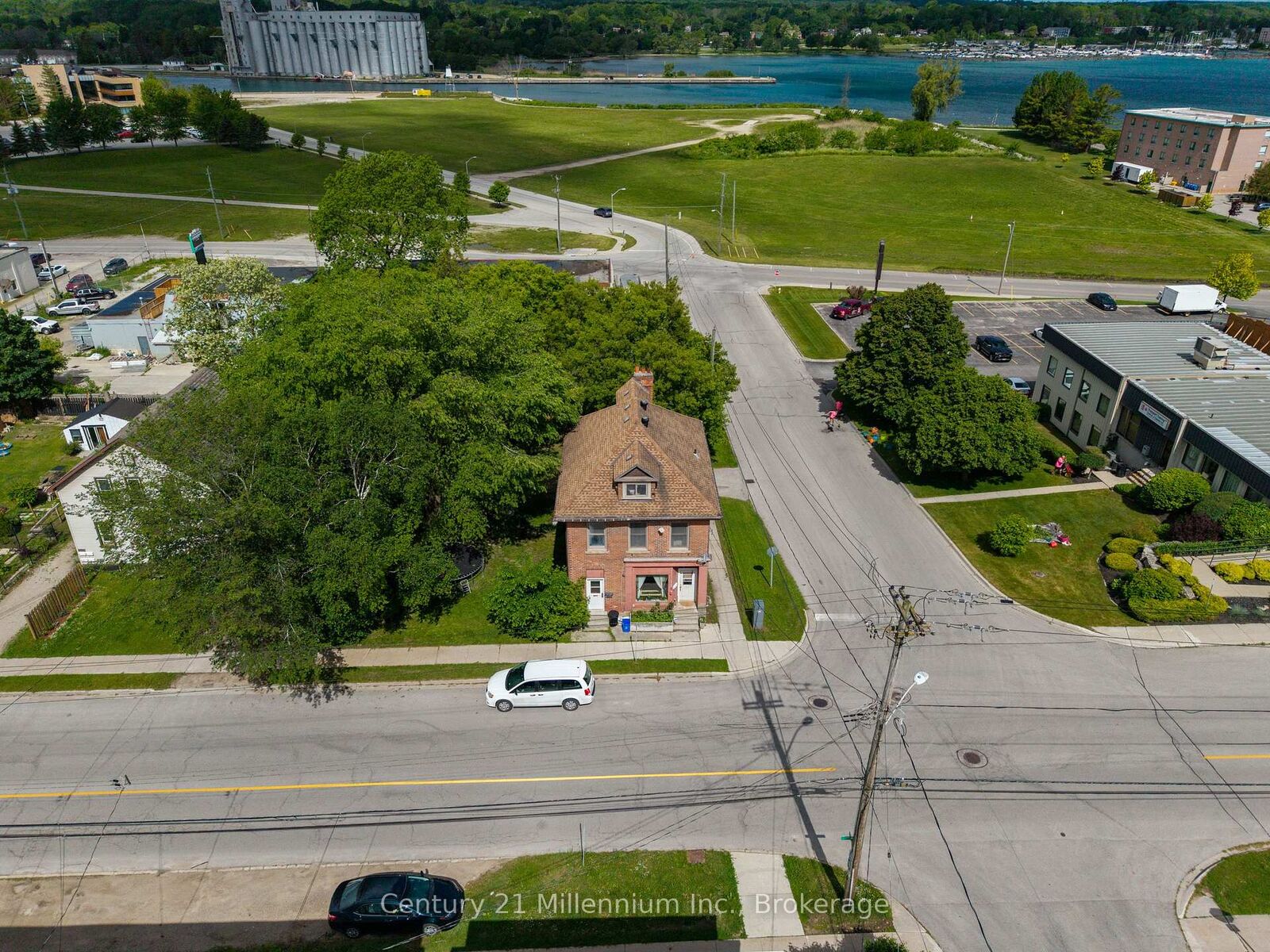 Property Photo: 1700 3rd Avenue E ON N4K 2L9