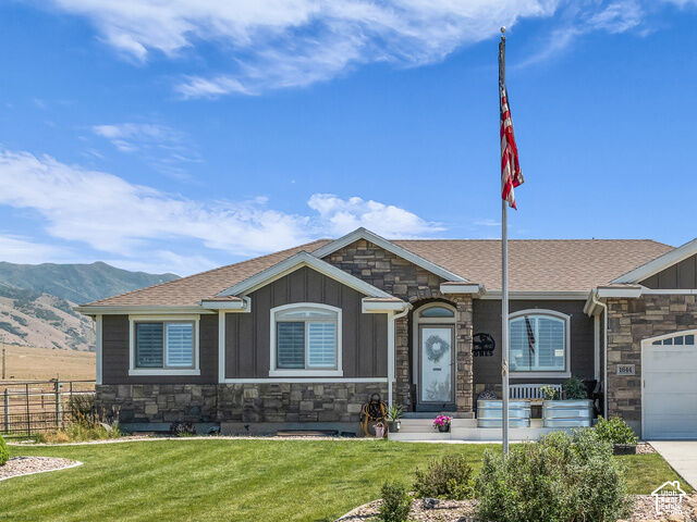 Property Photo: 1644 E Arrowhead Ln UT 84074
