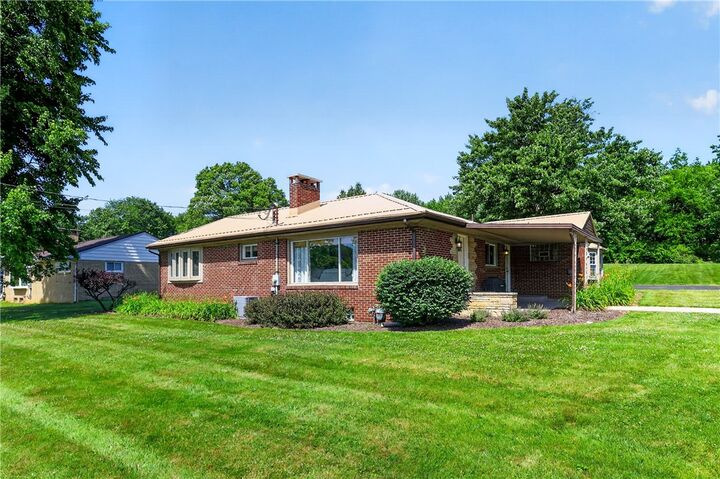 Property Photo: 2617 S Hermitage Rd PA 16148
