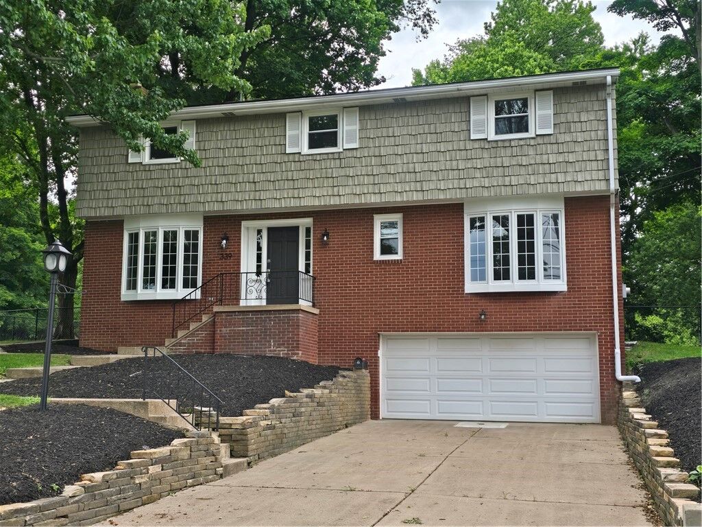 Property Photo: 339 Turngate Dr PA 15102