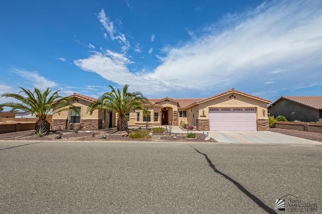 Property Photo: 11716 McCollough St AZ 85356